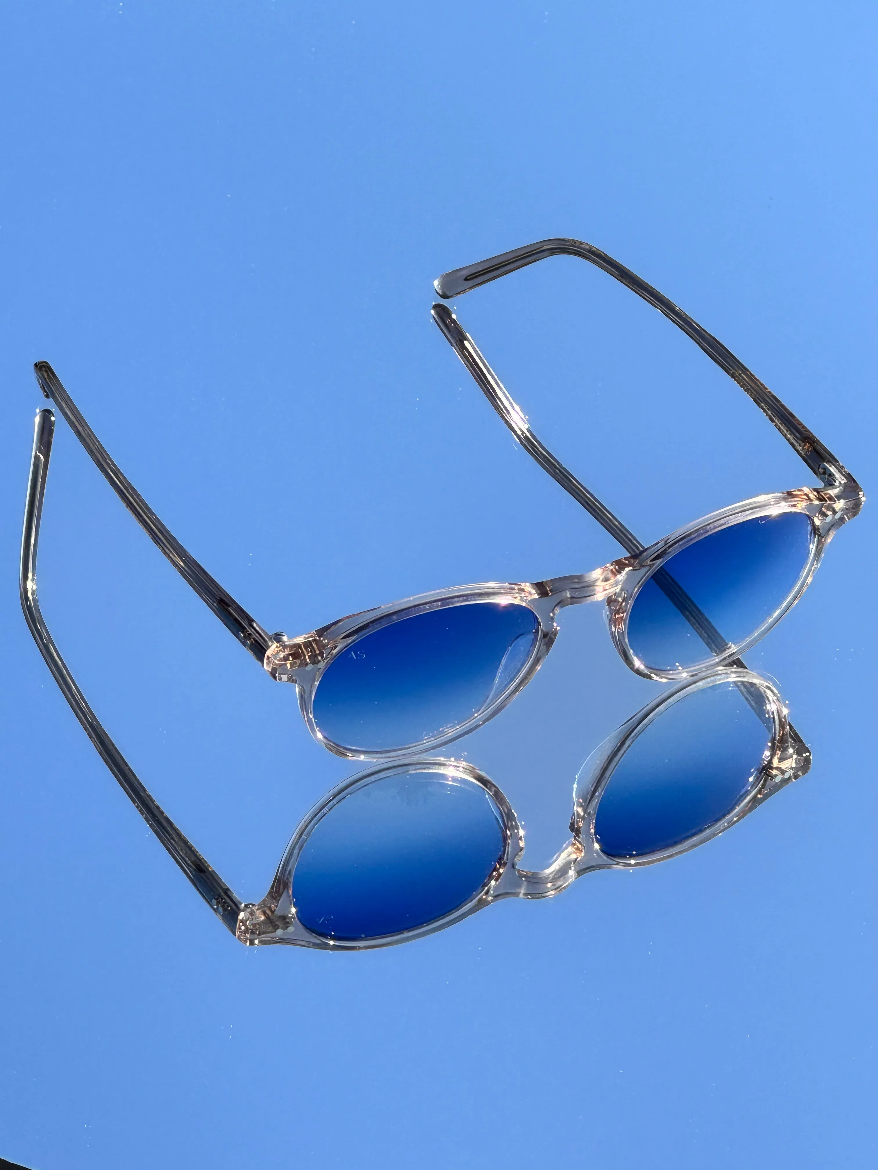 SUNGLASSES - CLASSIC - TRANSPARENT CHAMPAGNE